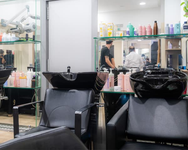 Contacta los salones y centros de estética Ramiro Gill